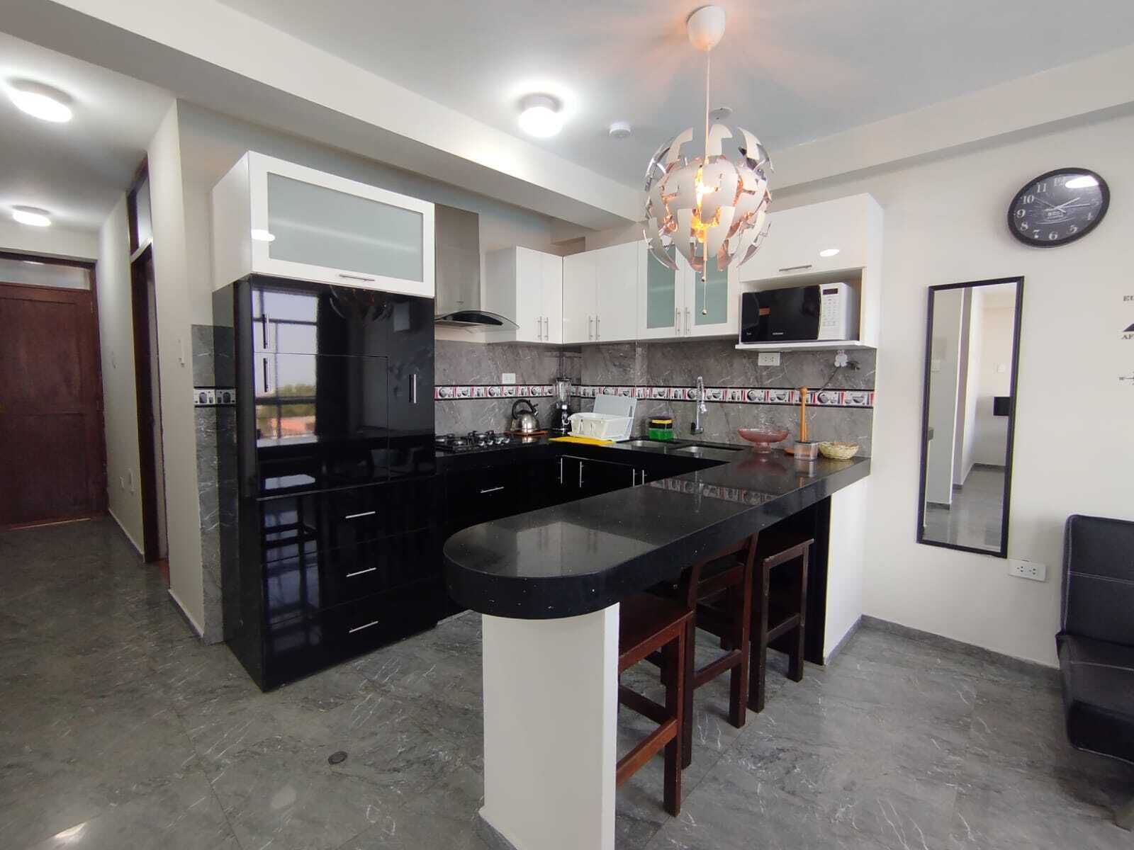 Familielejlighed - 2 soveværelser - køkken | Privat køkken | Køleskab/fryser i fuld størrelse, mikrobølgeovn