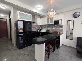 家庭公寓, 2 间卧室, 厨房 | 私人厨房 | 大冰箱、微波炉