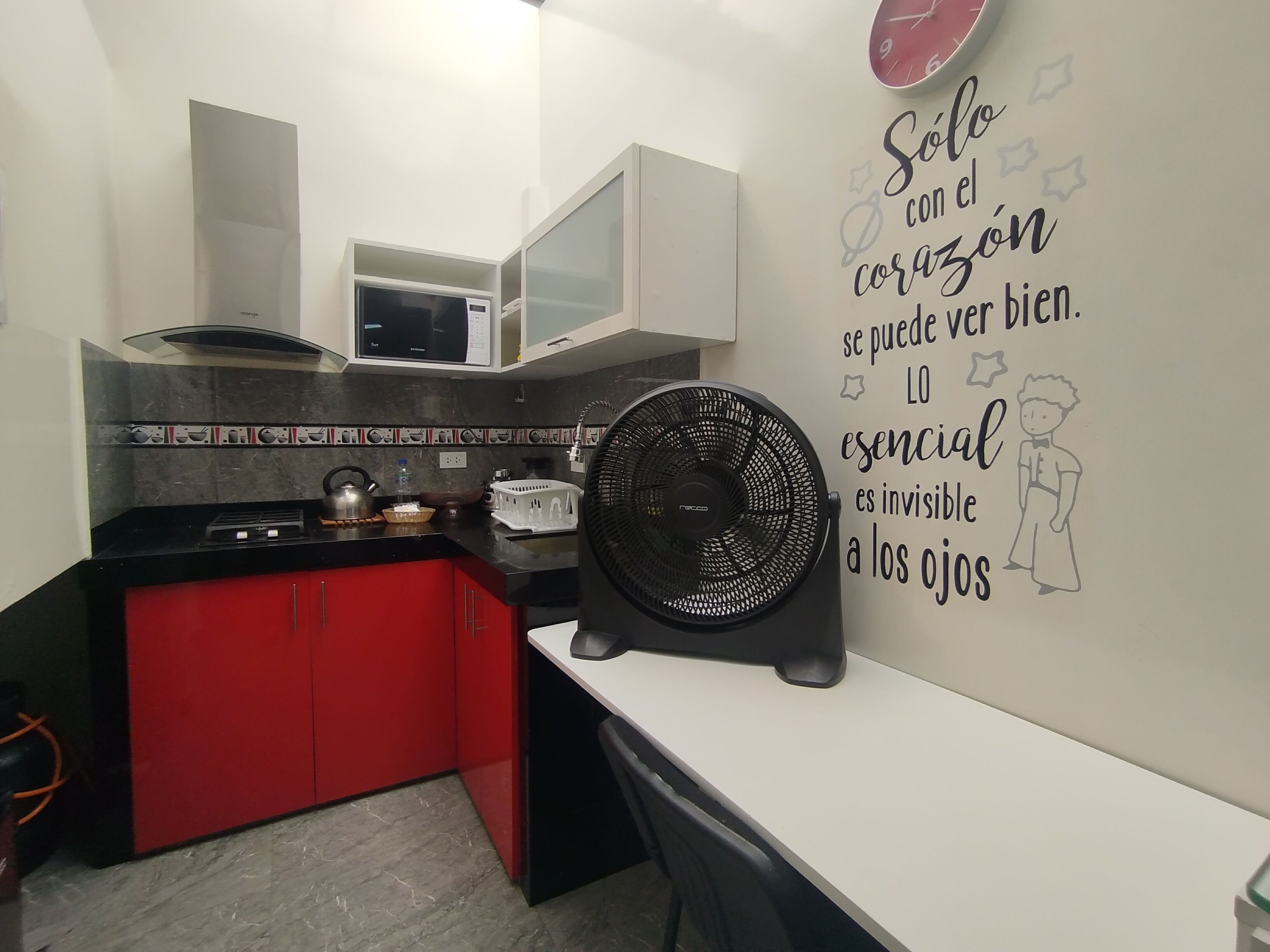 Executive Studio Suite, Kitchen | Private kitchen | Full-sized fridge, microwave