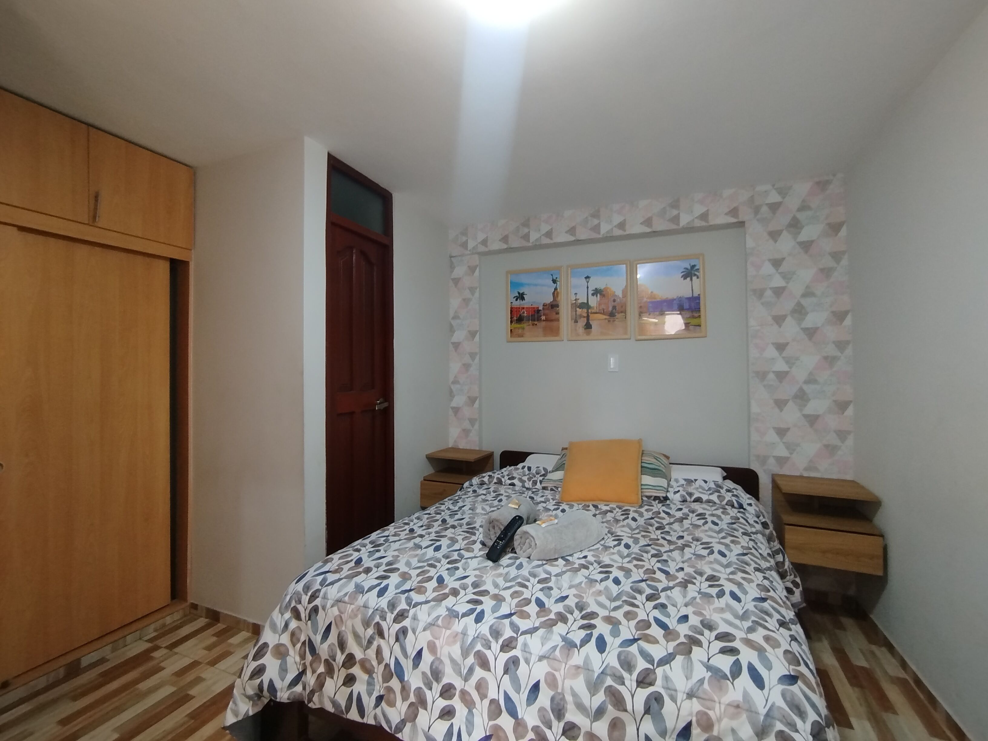 Executive Apartment, 3 Bedrooms, Kitchen | Peralatan tempat tidur premium, gebar bulu kapas, tilam berlapik, meja 