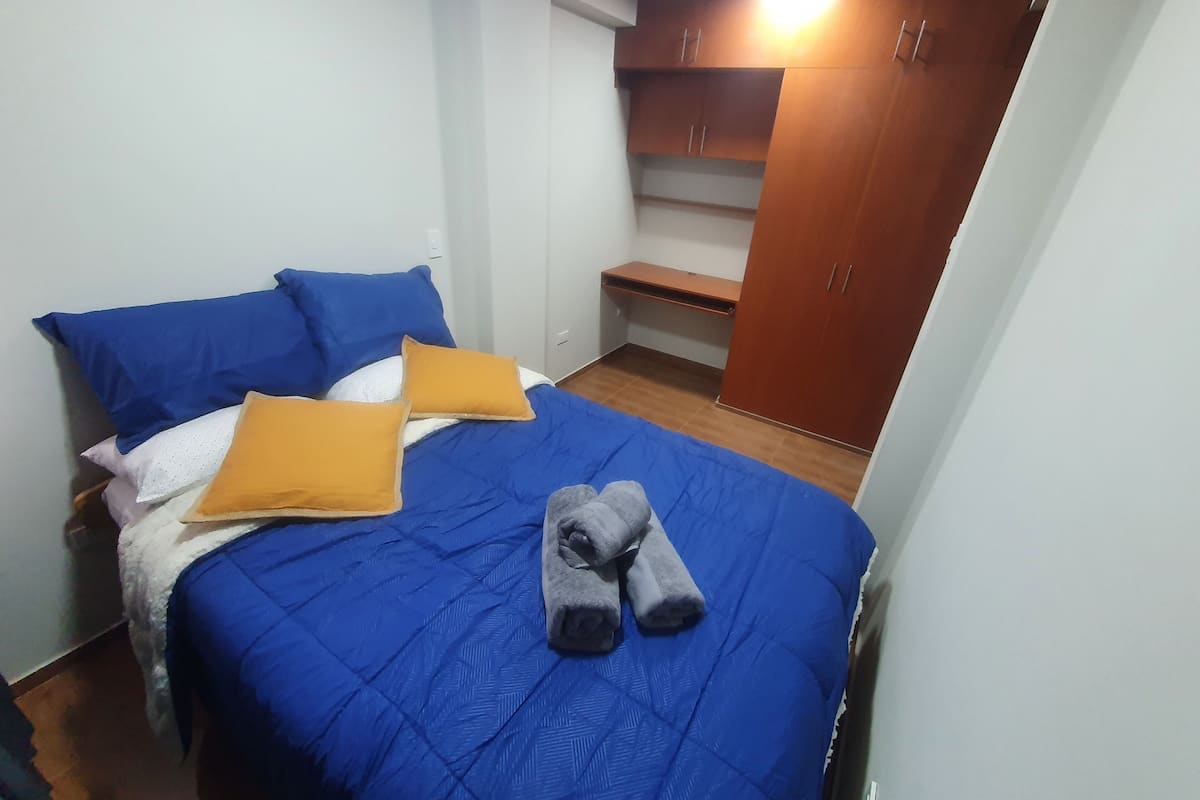 Premium-Apartment, 3 Schlafzimmer, Küche, Stadtblick | Hochwertige Bettwaren, Daunenbettdecken, Pillowtop-Betten, Schreibtisch