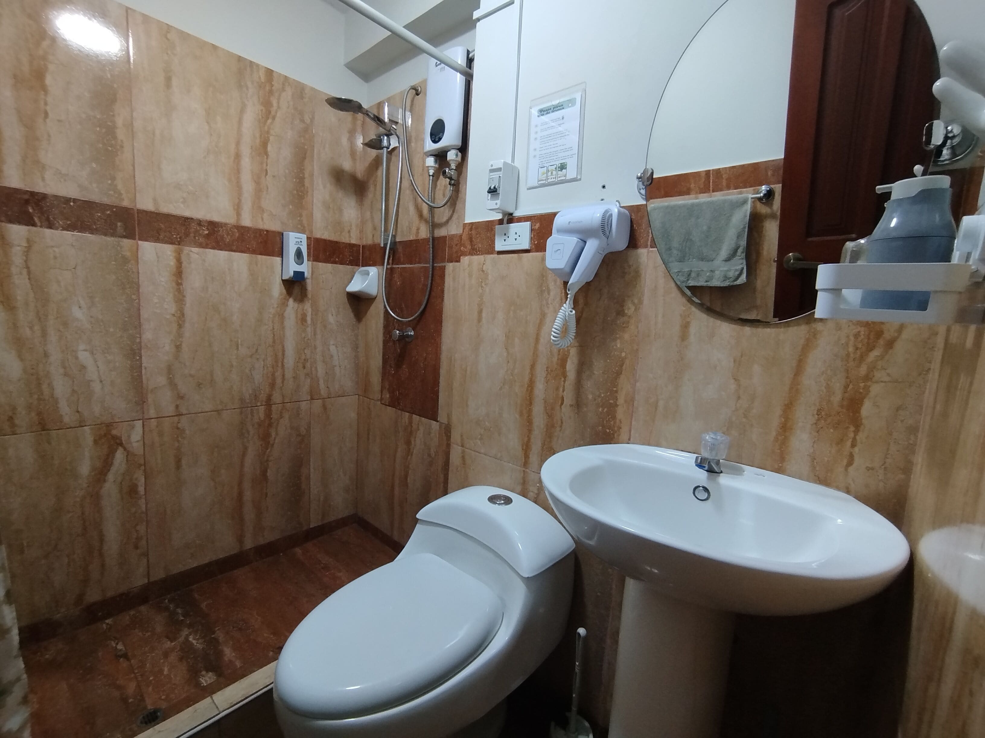 Executive Apartment, 3 Bedrooms, Kitchen | Bathroom | Separate tub and shower, rainfall showerhead, free toiletries