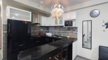 Family Apartment, 2 Bedrooms, Kitchen | Private kitchen