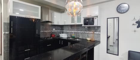 Familienapartment, 2 Schlafzimmer, Küche | Eigene Küche | Großer Kühlschrank, Mikrowelle