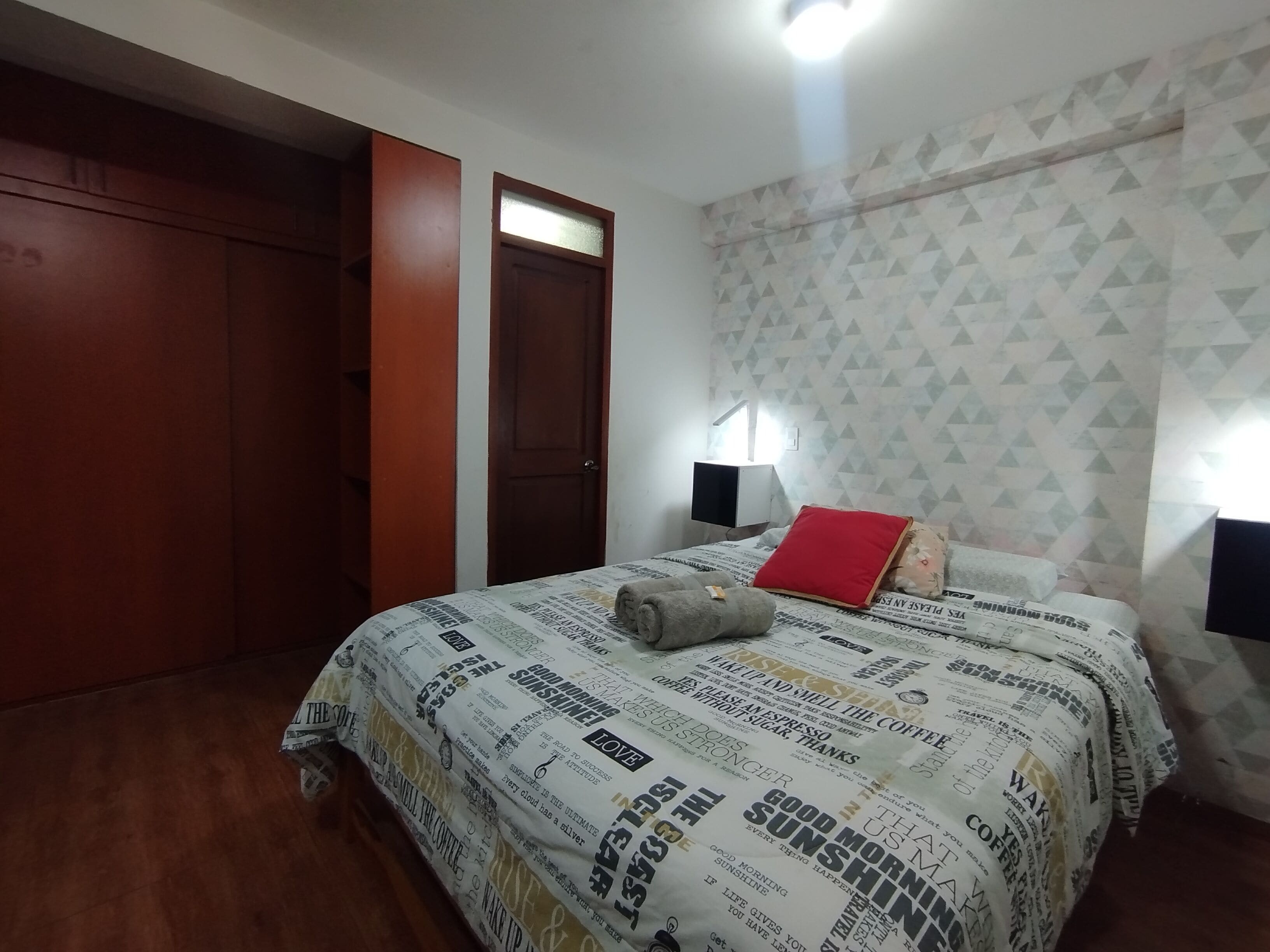 Ropa de cama de alta calidad, cubrecamas y colchones con pillow-top 
