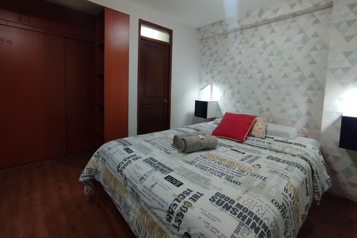 Ropa de cama de alta calidad, cubrecamas y colchones con pillow-top