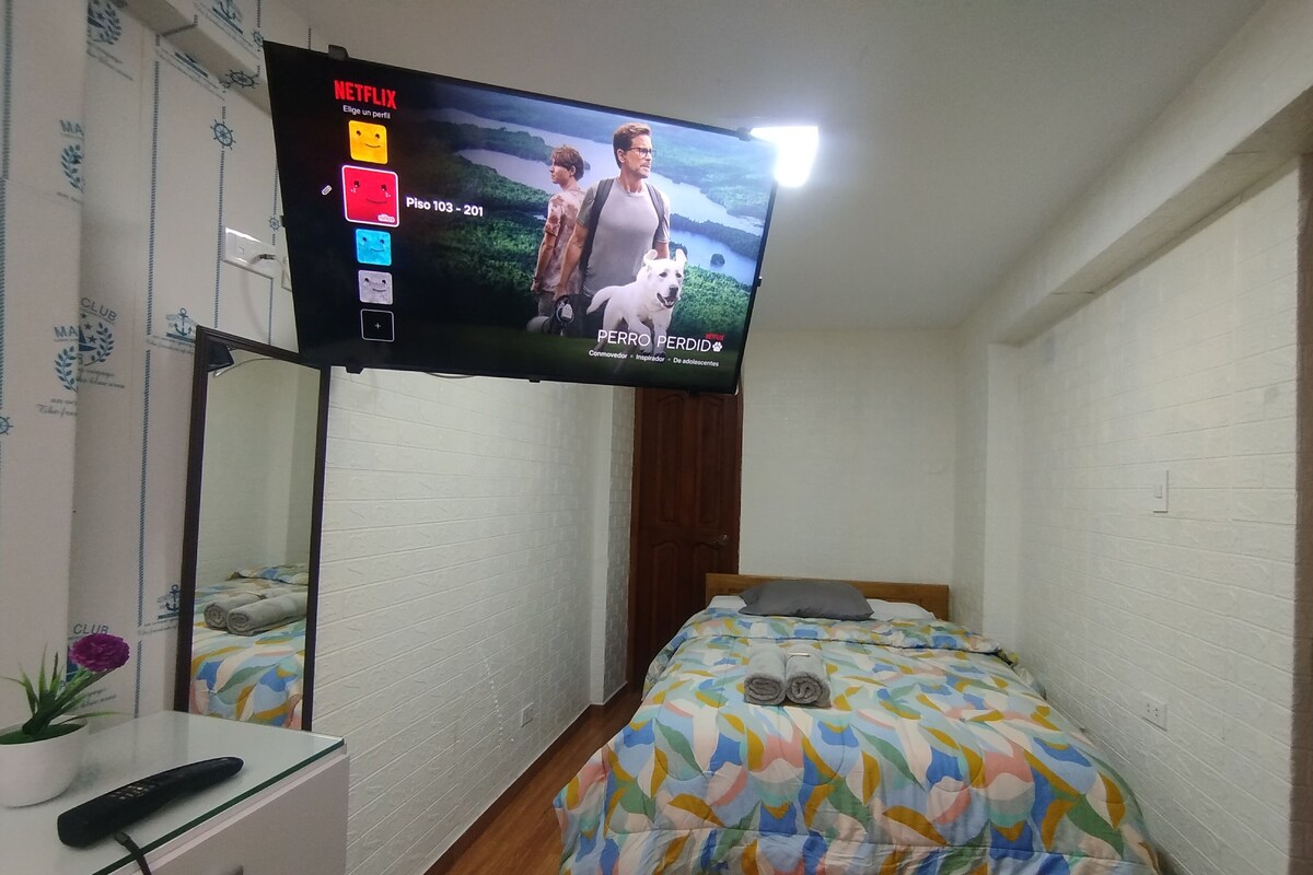 Executive Studio Suite, Kitchen | Premium bedding, down comforters, pillowtop beds, desk