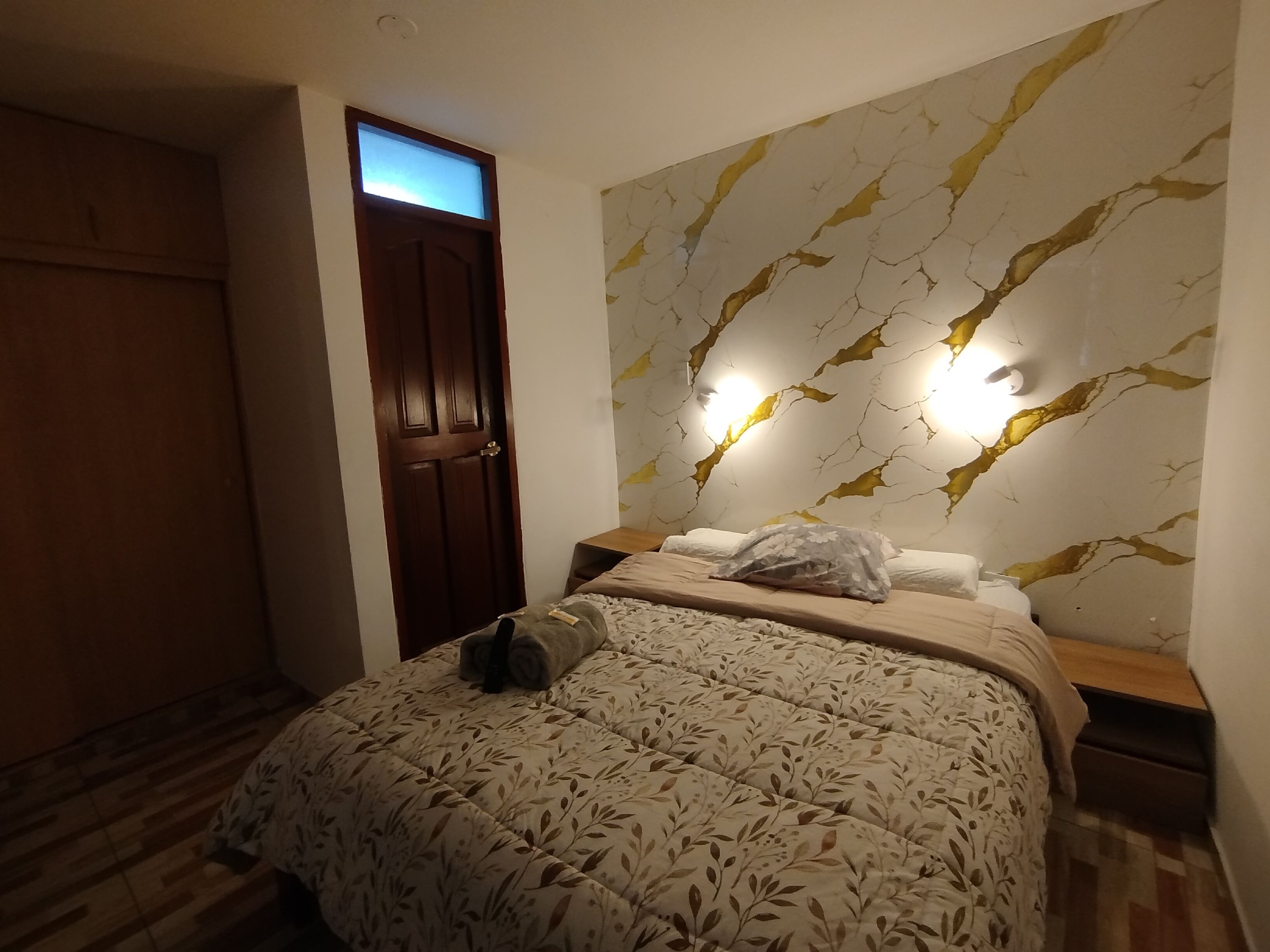 Ropa de cama de alta calidad, cubrecamas y colchones con pillow-top 