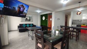 Appartement Deluxe, 3 chambres, cuisine | Salle à manger