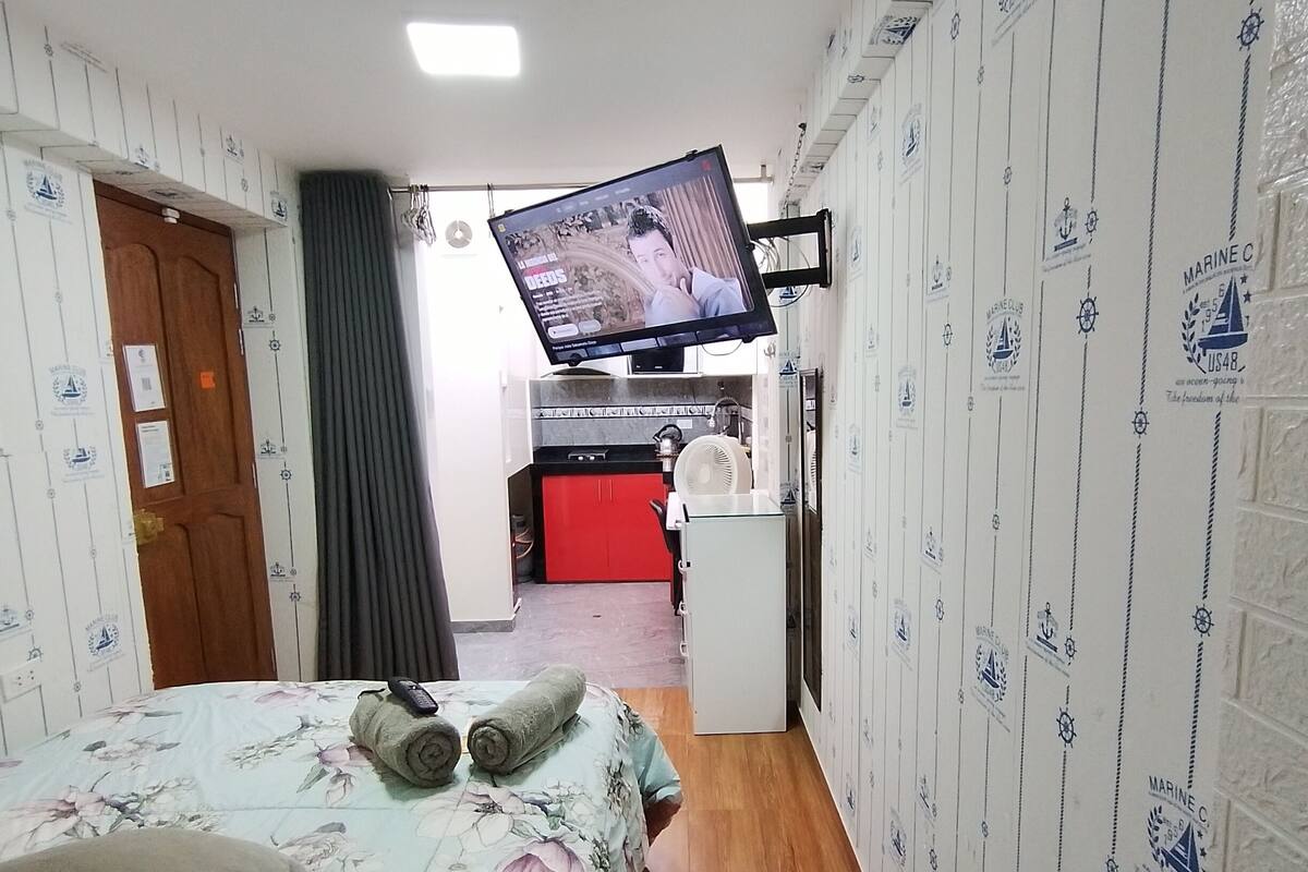 Executive-Studiosuite, Küche | Hochwertige Bettwaren, Daunenbettdecken, Pillowtop-Betten, Schreibtisch
