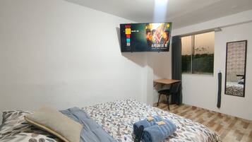 Apartamento clássico, 2 quartos, no piso térreo | Roupas de cama premium, edredons de pluma, camas com colchões pillow-top