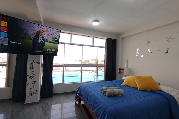 Family Apartment, 2 Bedrooms, Kitchen | Peralatan tempat tidur premium, gebar bulu kapas, tilam berlapik, meja