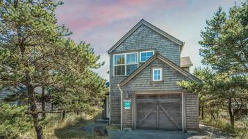 Nhà, nhiều giường (Haystack Haven) | Ngoại thất