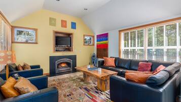 Nhà, nhiều giường (Haystack Haven) | Phòng khách