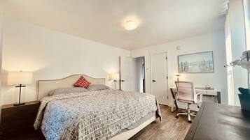 3 bedrooms, desk, soundproofing, iron/ironing board