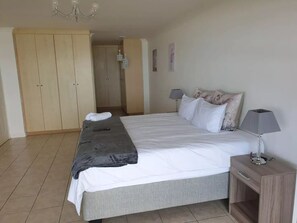 3 Schlafzimmer, Zimmersafe, Schreibtisch, Bügeleisen/Bügelbrett