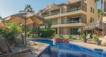 Walk to the Beach - BEAUTIFUL Spacious 2 BD Condo