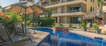 Walk to the Beach - BEAUTIFUL Spacious 2 BD Condo