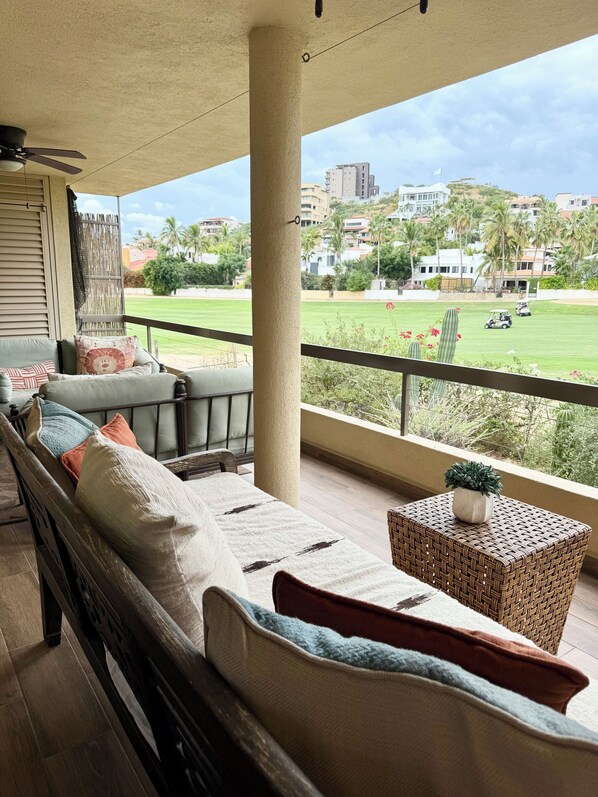 Property grounds - Beautiful Updated Condo in Hotel Zone – Golf View + Walk Everywhere (San José del Cabo)