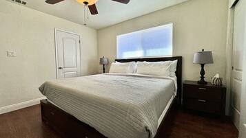 4 bedrooms, desk, iron/ironing board, free WiFi