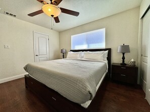 4 bedrooms, desk, iron/ironing board, free WiFi