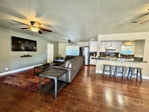 TV, fireplace - Pool-2 King Beds-Hot Tub-Fire Place-Garage Parking (Diamond Springs)
