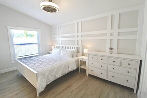 3 bedrooms, iron/ironing board, WiFi - Jupiter Sunshine 3 BR Home w/ Pool in the heart of Jupiter! (Jupiter)
