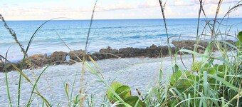 Jupiter Sunshine 3 BR Home w/ Pool in the heart of Jupiter!