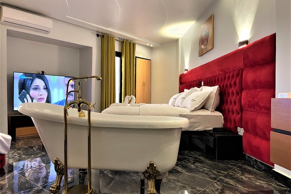 Royal Room | Premium bedding, down comforters, Select Comfort beds, in-room safe