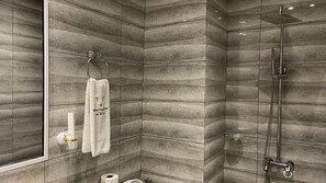Standard Room, 1 Queen Bed | Bathroom | Free toiletries, towels, soap, toilet paper - Hotel Vendôme Douala (Douala)