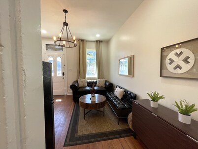 Beautifully Restored! - New Orleans 3 Bedroom Shotgun Home-15 Min French Quarter