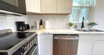 Beautifully Restored! - New Orleans 3 Bedroom Shotgun Home-15 Min French Quarter