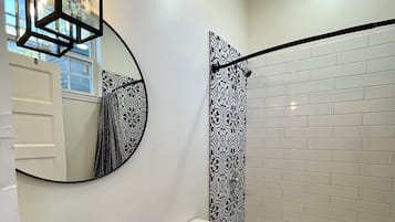 Combined shower/bathtub, hair dryer, towels, soap