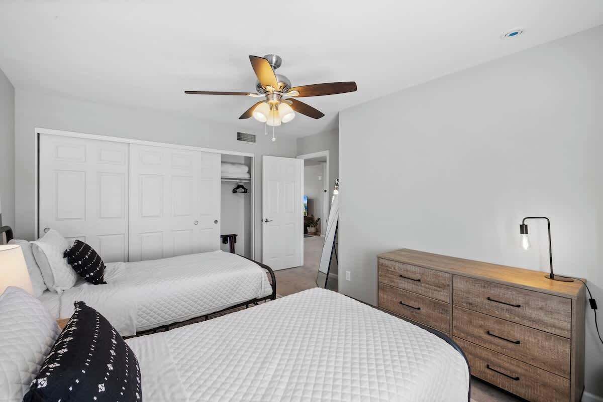 4 bedrooms, iron/ironing board, WiFi, bed sheets