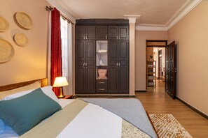 1 habitación, tabla de planchar con plancha, wifi gratis y ropa de cama 