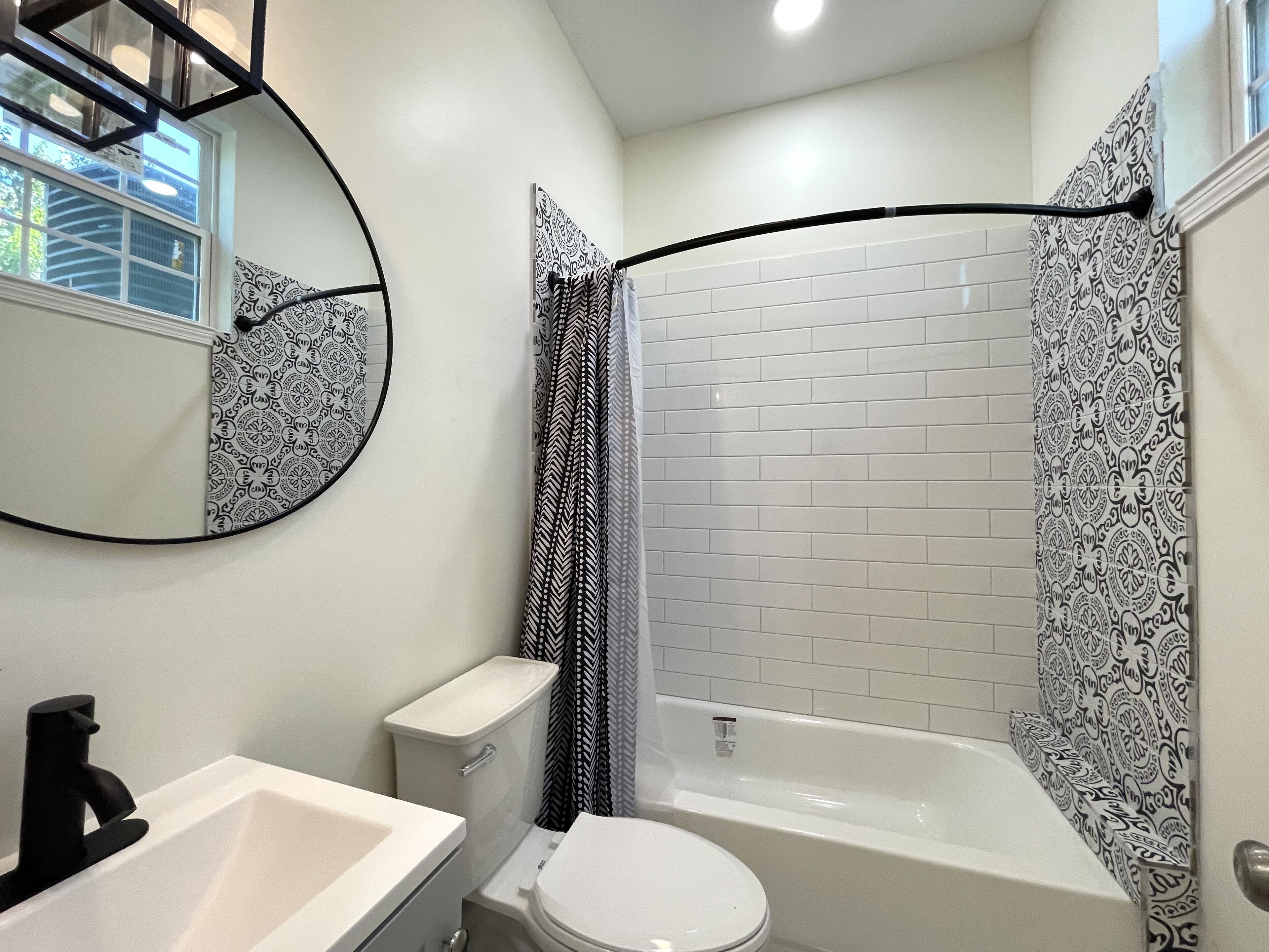 Combined shower/bathtub, hair dryer, towels, soap