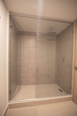Shower, towels - Beautiful and Spacious Apartment in Bocagrande (Cartagena)