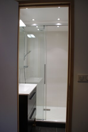 Een douche, een haardroger