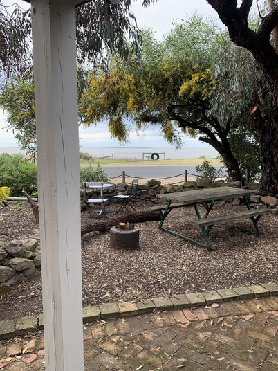 " Sandilira"on the shores of Lake Alexandrina.