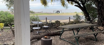 " Sandilira"on the shores of Lake Alexandrina.