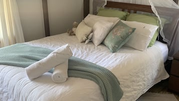 2 bedrooms, iron/ironing board, WiFi, bed sheets