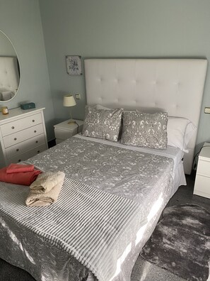 5 bedrooms, travel cot, WiFi
