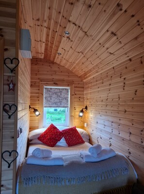 1 bedroom, desk, free WiFi, bed sheets