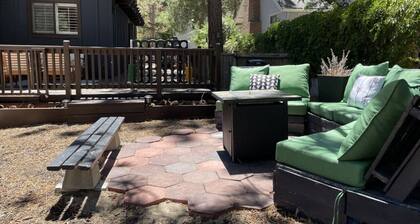 Charming Cabin | Kid & Pet Friendly, Wood Burning Fireplace