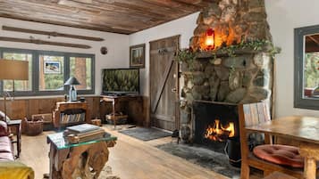 Télévision, cheminée