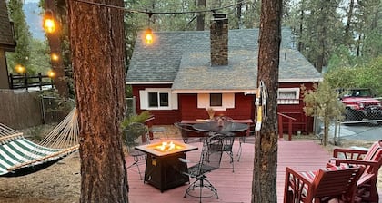 Lilac Cottage| Fireplace, Pet/Kid Friendly