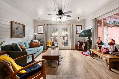 Cozy Cottage|Swing Set/Fenced Yard/Pet friendly