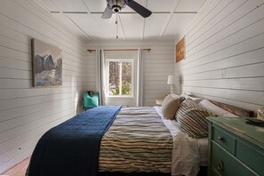 2 bedrooms, desk, iron/ironing board, travel cot