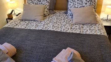 2 bedrooms, WiFi (free), bed sheets