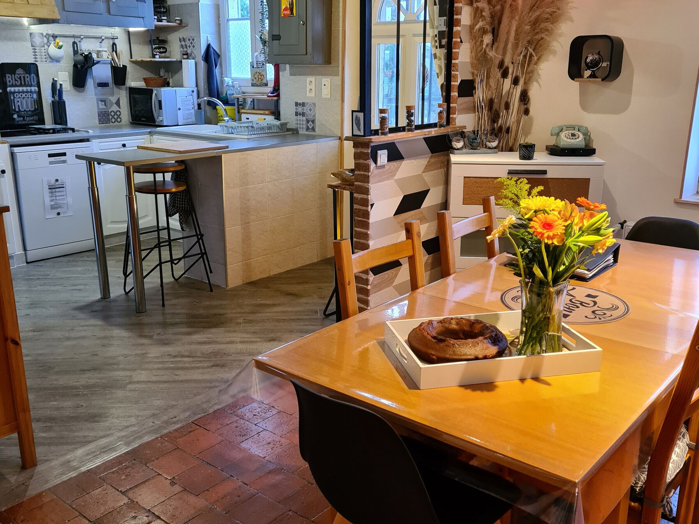 Geladeira, micro-ondas, lava-louças